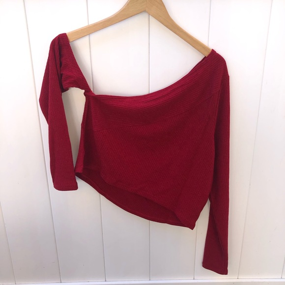 NWT  Women’s Red Ribbed Top With Cut Out Design - Picture 6 of 9
